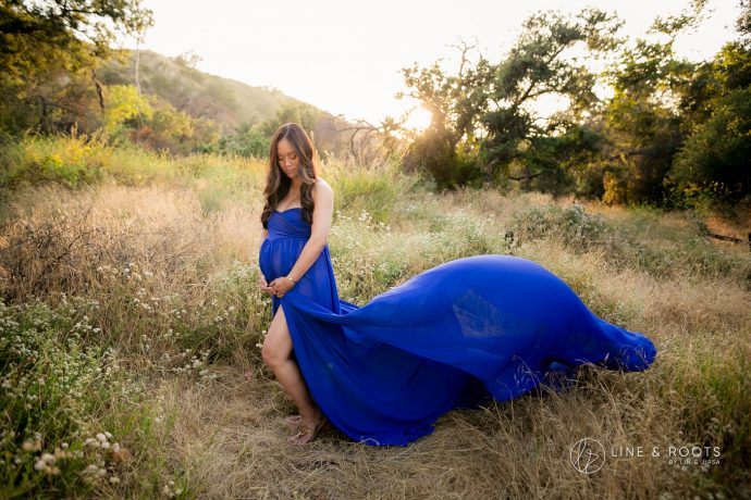 royal blue maternity photoshoot